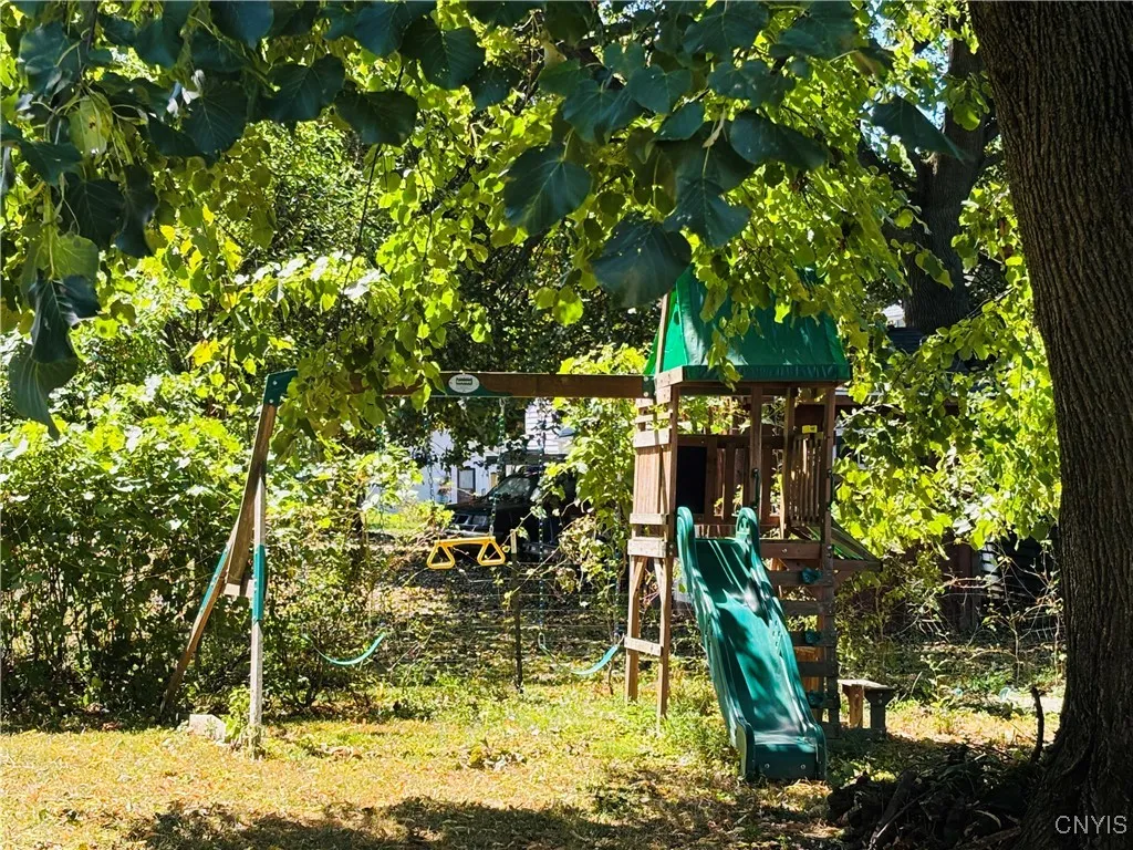 4 Case Avenue, Auburn, New York 13021, Auburn, New York 13021, 4 Bedrooms Bedrooms, 6 Rooms Rooms,1 BathroomBathrooms,Residential,Closed,4 Case Avenue, Auburn, New York 13021,0,S1630882