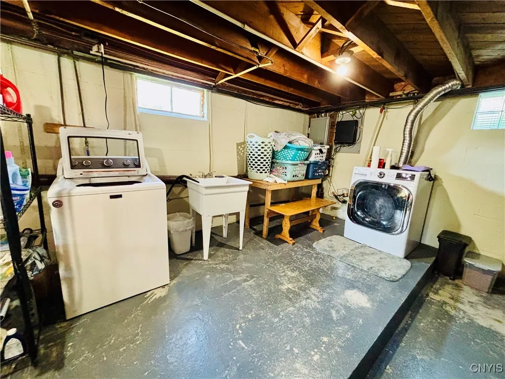4 Case Avenue, Auburn, New York 13021, Auburn, New York 13021, 4 Bedrooms Bedrooms, 6 Rooms Rooms,1 BathroomBathrooms,Residential,Closed,4 Case Avenue, Auburn, New York 13021,0,S1630882