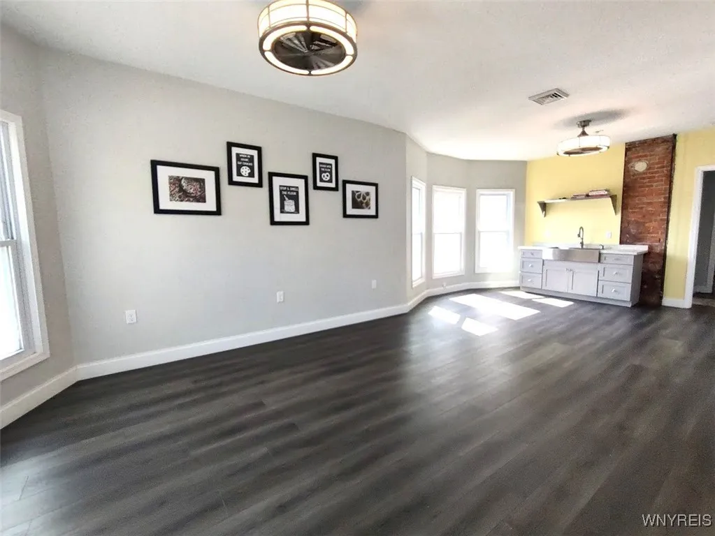543 South Park Avenue, Buffalo, New York 14204, Buffalo, New York 14204, 2 Bedrooms Bedrooms, ,Residential,For Sale,543 South Park Avenue, Buffalo, New York 14204,B1631719