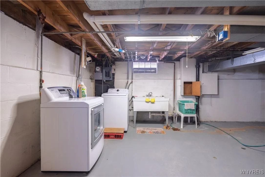 172 Lorfield Drive, Amherst, New York 14226, Amherst, New York 14226, 3 Bedrooms Bedrooms, 6 Rooms Rooms,1 BathroomBathrooms,Residential,Closed,172 Lorfield Drive, Amherst, New York 14226,0,B1630821