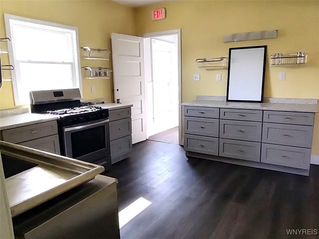 543 South Park Avenue, Buffalo, New York 14204, Buffalo, New York 14204, 5 Rooms Rooms,Commercial Sale,For Sale,543 South Park Avenue, Buffalo, New York 14204,B1631751