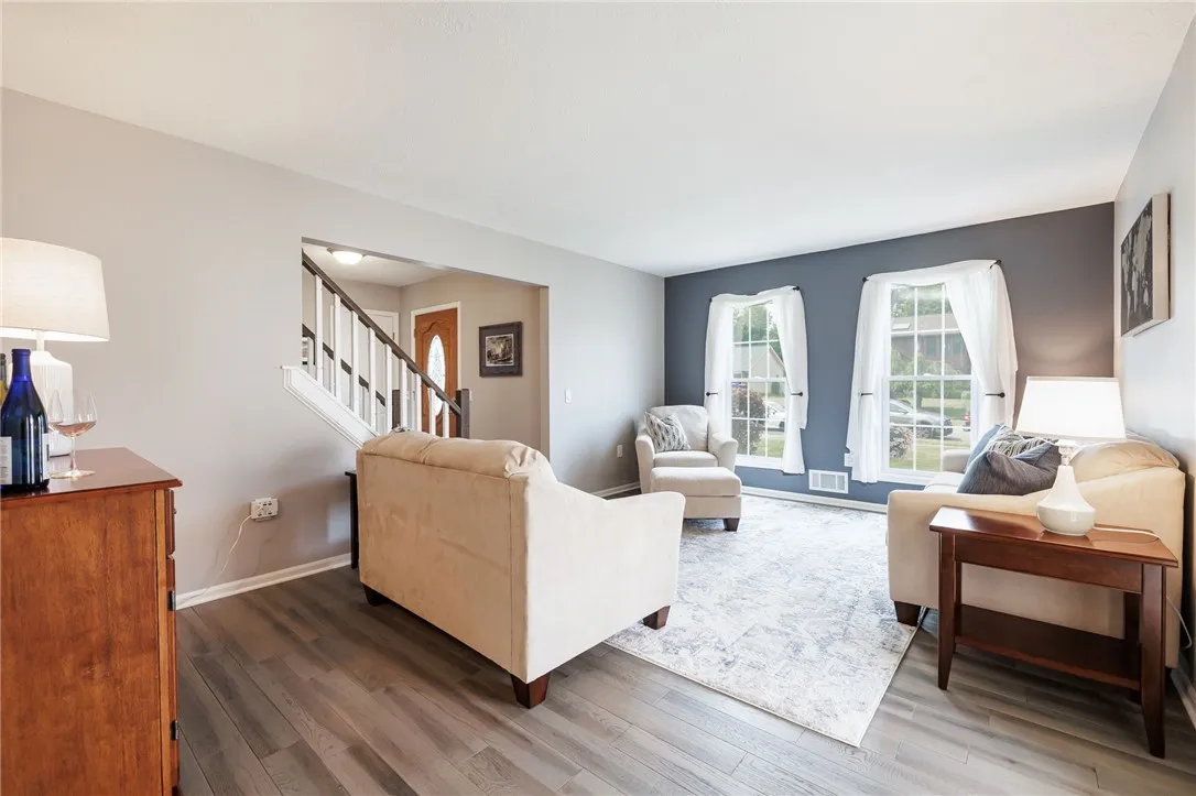 98 Mill Run Drive, Greece, New York 14626, Greece, New York 14626, 4 Bedrooms Bedrooms, 9 Rooms Rooms,2 BathroomsBathrooms,Residential,For Sale,98 Mill Run Drive, Greece, New York 14626,0,R1627704