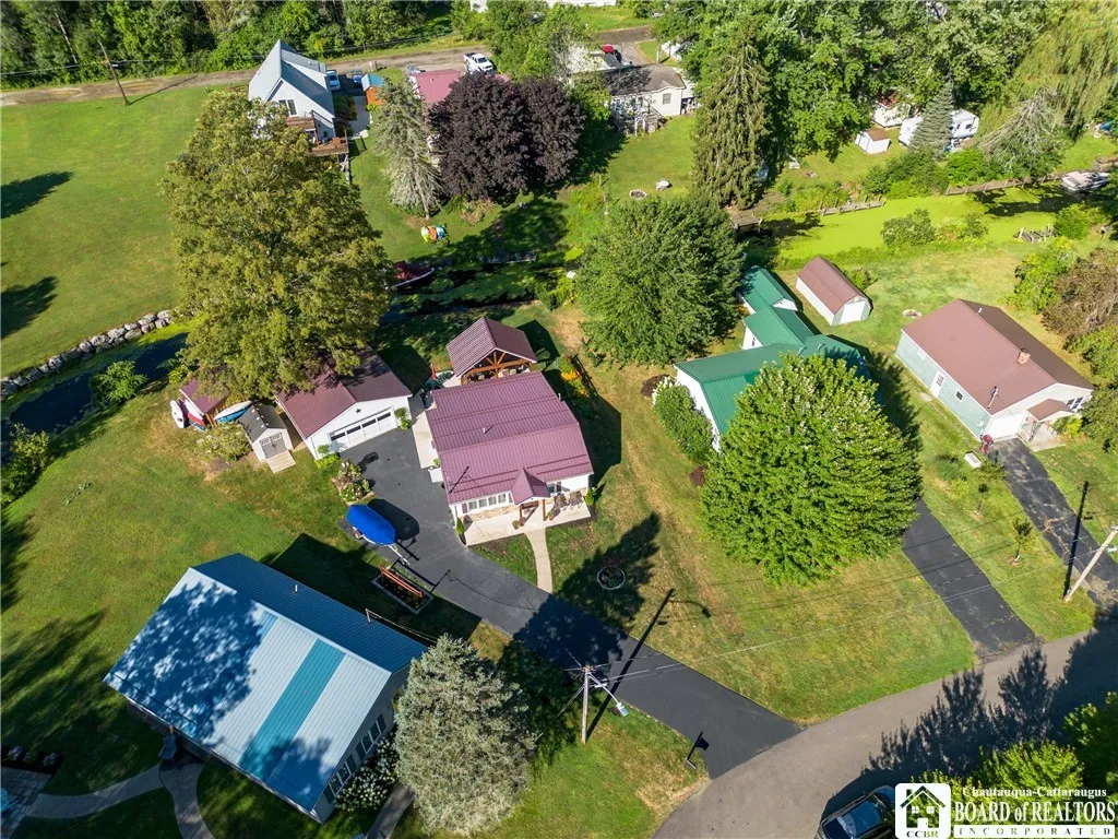 Ariel view of the property. The boundaries follow the driveway on the left and the the fence on the right.