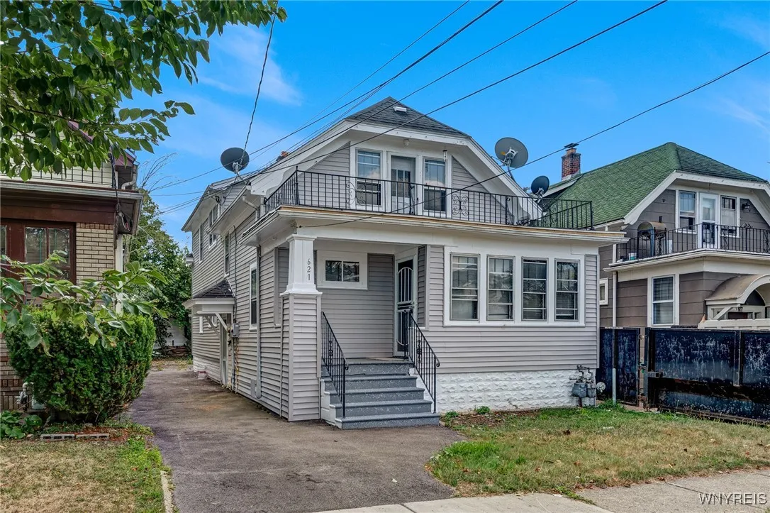 621 Highgate Avenue, Buffalo, New York 14215, Buffalo, New York 14215, 5 Bedrooms Bedrooms, ,2 BathroomsBathrooms,Residential,Closed,621 Highgate Avenue, Buffalo, New York 14215,0,B1631777
