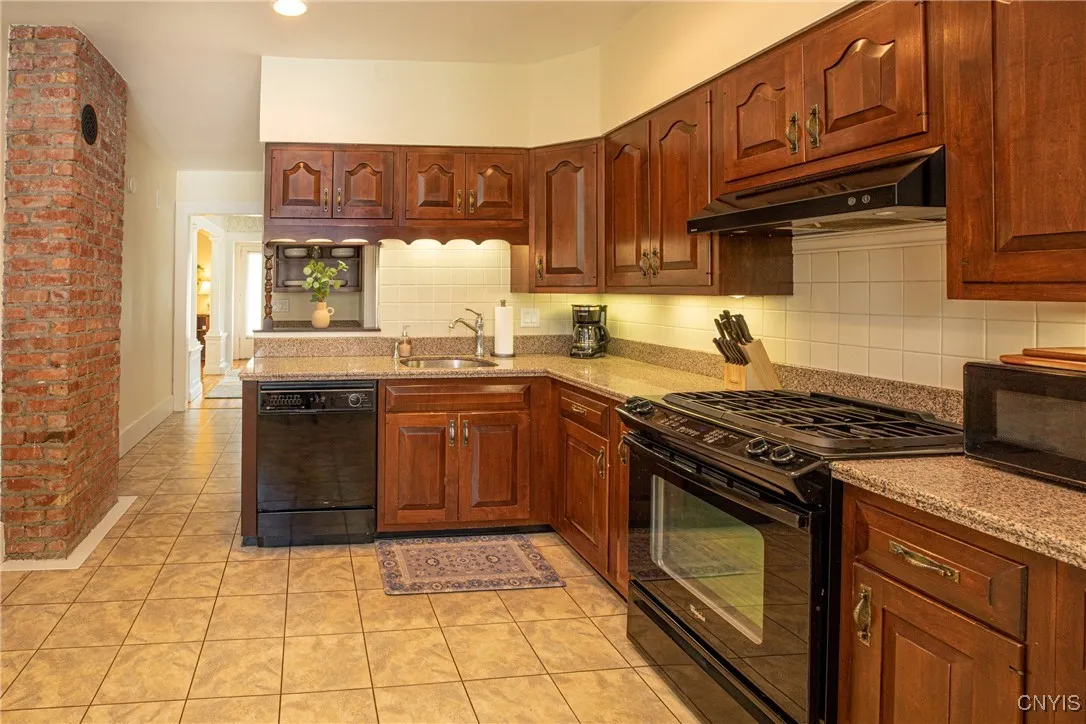 57 East Lake Street, Skaneateles, New York 13152, Skaneateles, New York 13152, 4 Bedrooms Bedrooms, 8 Rooms Rooms,2 BathroomsBathrooms,Residential Lease,For Rent,57 East Lake Street, Skaneateles, New York 13152,0,S1631776