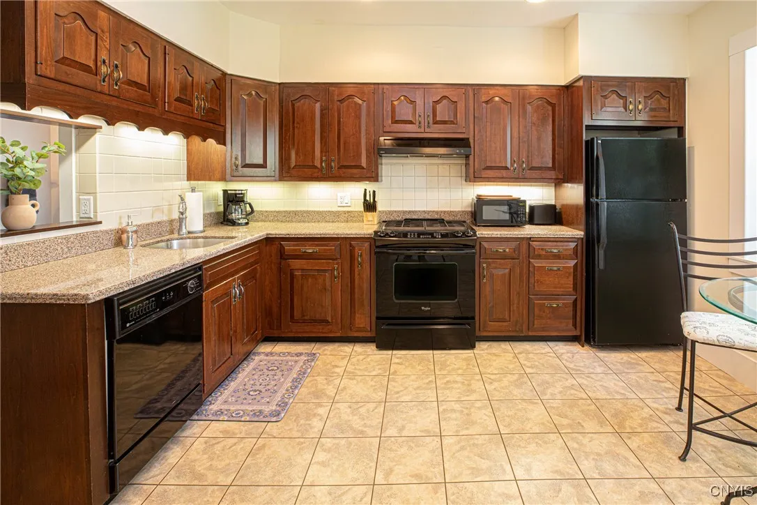 57 East Lake Street, Skaneateles, New York 13152, Skaneateles, New York 13152, 4 Bedrooms Bedrooms, 8 Rooms Rooms,2 BathroomsBathrooms,Residential Lease,For Rent,57 East Lake Street, Skaneateles, New York 13152,0,S1631776