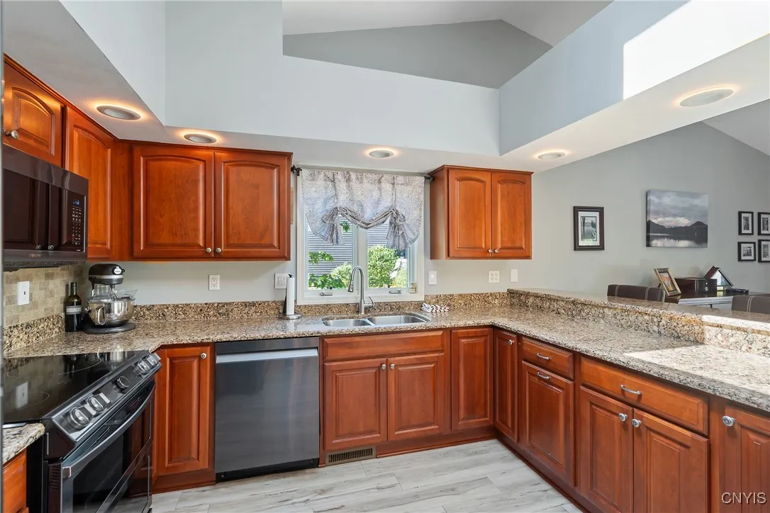 4965 Moses Drive, Clay, New York 13090, Clay, New York 13090, 3 Bedrooms Bedrooms, 6 Rooms Rooms,2 BathroomsBathrooms,Residential,Closed,4965 Moses Drive, Clay, New York 13090,0,S1625150