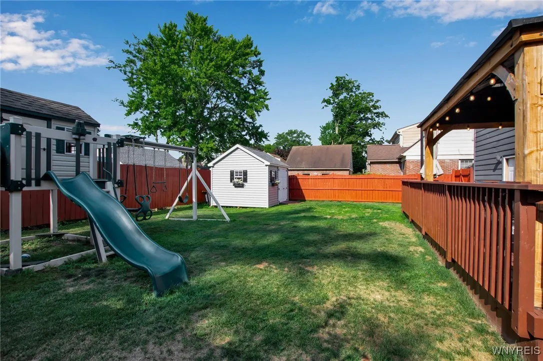 25 Brendel Avenue, Hamburg, New York 14075, Hamburg, New York 14075, 4 Bedrooms Bedrooms, 8 Rooms Rooms,2 BathroomsBathrooms,Residential,Closed,25 Brendel Avenue, Hamburg, New York 14075,0,B1631624