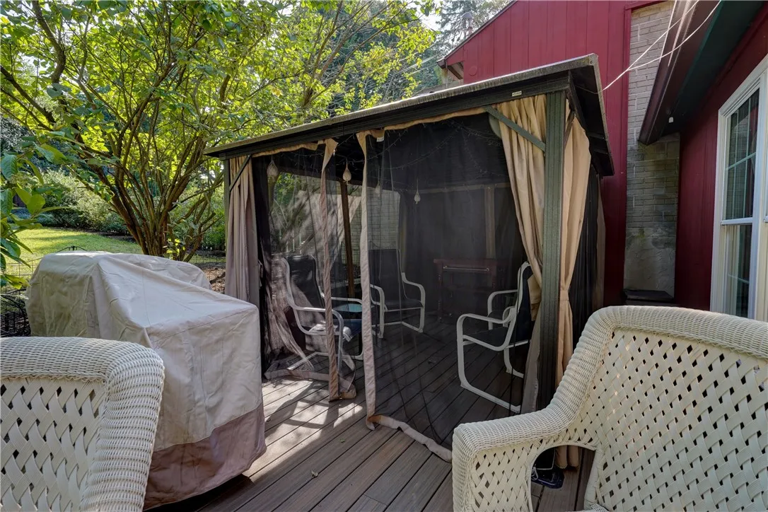 29 Hoyt Place, Rochester, New York 14610, Rochester, New York 14610, 4 Bedrooms Bedrooms, 8 Rooms Rooms,3 BathroomsBathrooms,Residential,Closed,29 Hoyt Place, Rochester, New York 14610,0,R1630976