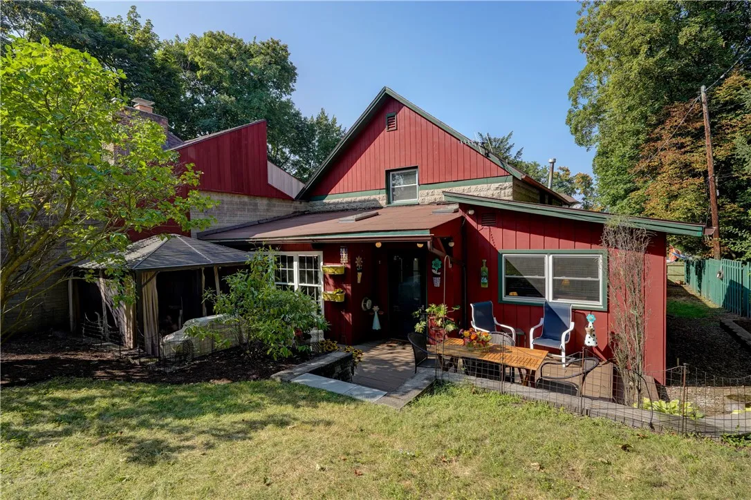 29 Hoyt Place, Rochester, New York 14610, Rochester, New York 14610, 4 Bedrooms Bedrooms, 8 Rooms Rooms,3 BathroomsBathrooms,Residential,Closed,29 Hoyt Place, Rochester, New York 14610,0,R1630976