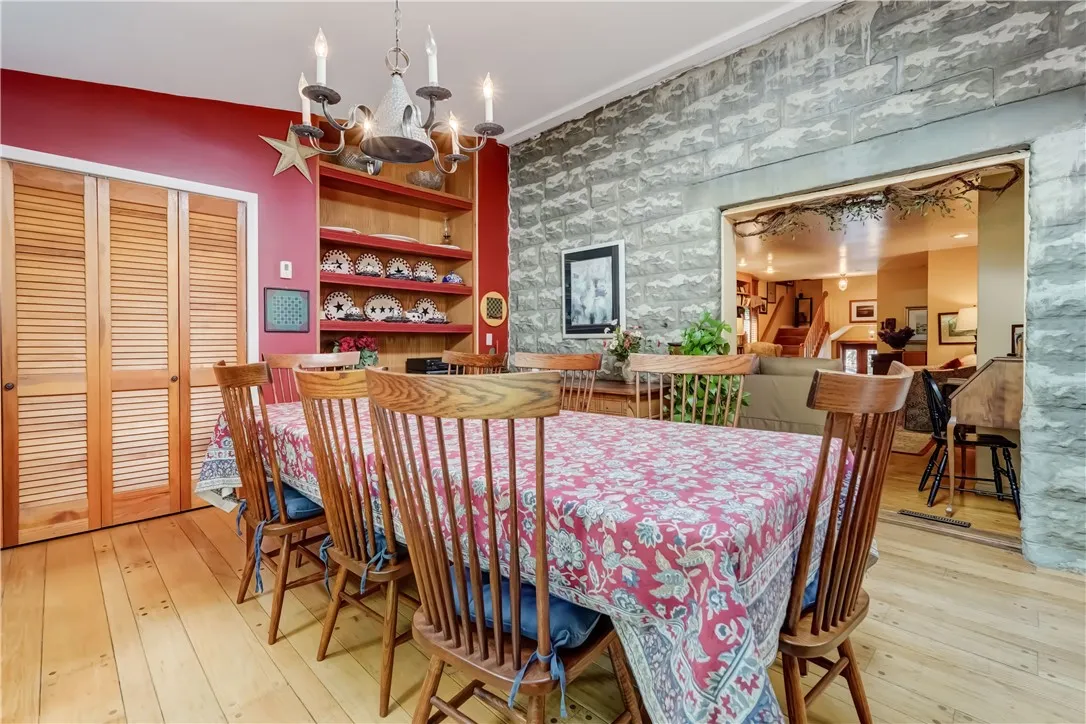 29 Hoyt Place, Rochester, New York 14610, Rochester, New York 14610, 4 Bedrooms Bedrooms, 8 Rooms Rooms,3 BathroomsBathrooms,Residential,Closed,29 Hoyt Place, Rochester, New York 14610,0,R1630976