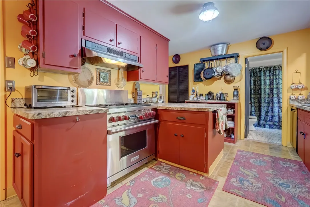 29 Hoyt Place, Rochester, New York 14610, Rochester, New York 14610, 4 Bedrooms Bedrooms, 8 Rooms Rooms,3 BathroomsBathrooms,Residential,Closed,29 Hoyt Place, Rochester, New York 14610,0,R1630976