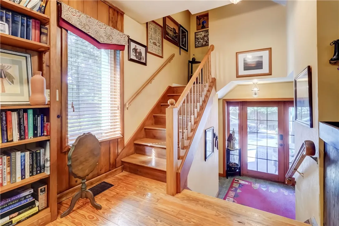 29 Hoyt Place, Rochester, New York 14610, Rochester, New York 14610, 4 Bedrooms Bedrooms, 8 Rooms Rooms,3 BathroomsBathrooms,Residential,Closed,29 Hoyt Place, Rochester, New York 14610,0,R1630976