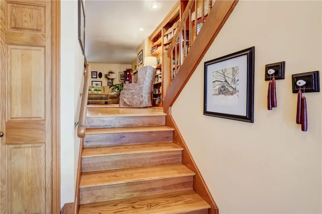 29 Hoyt Place, Rochester, New York 14610, Rochester, New York 14610, 4 Bedrooms Bedrooms, 8 Rooms Rooms,3 BathroomsBathrooms,Residential,Closed,29 Hoyt Place, Rochester, New York 14610,0,R1630976