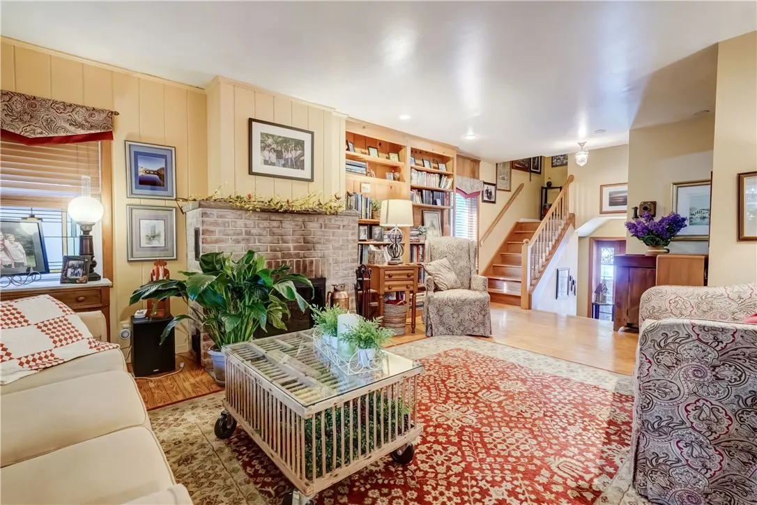 29 Hoyt Place, Rochester, New York 14610, Rochester, New York 14610, 4 Bedrooms Bedrooms, 8 Rooms Rooms,3 BathroomsBathrooms,Residential,Closed,29 Hoyt Place, Rochester, New York 14610,0,R1630976