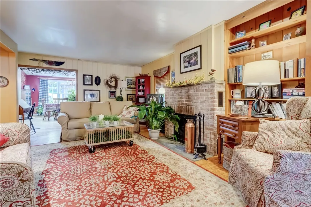 29 Hoyt Place, Rochester, New York 14610, Rochester, New York 14610, 4 Bedrooms Bedrooms, 8 Rooms Rooms,3 BathroomsBathrooms,Residential,Closed,29 Hoyt Place, Rochester, New York 14610,0,R1630976