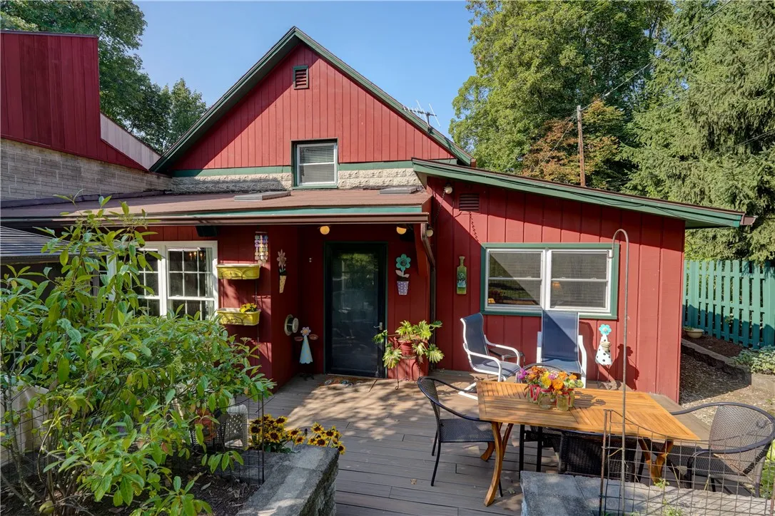 29 Hoyt Place, Rochester, New York 14610, Rochester, New York 14610, 4 Bedrooms Bedrooms, 8 Rooms Rooms,3 BathroomsBathrooms,Residential,Closed,29 Hoyt Place, Rochester, New York 14610,0,R1630976