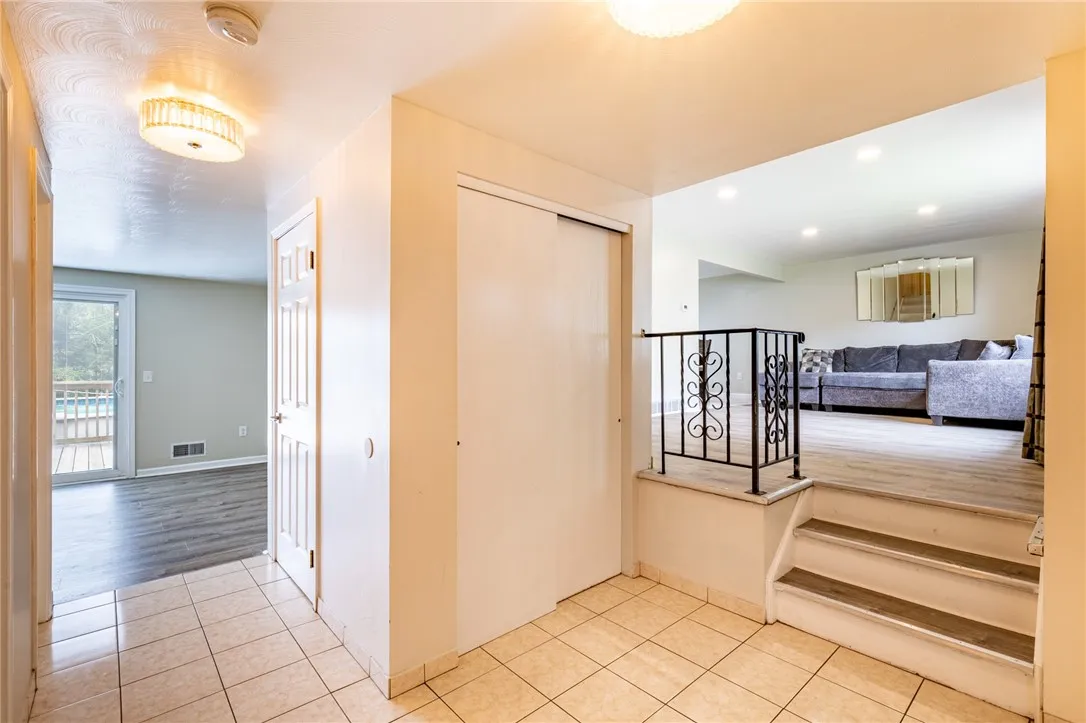 69 Lightwood Lane, Gates, New York 14606, Gates, New York 14606, 5 Bedrooms Bedrooms, 12 Rooms Rooms,2 BathroomsBathrooms,Residential,For Sale,69 Lightwood Lane, Gates, New York 14606,0,R1630495