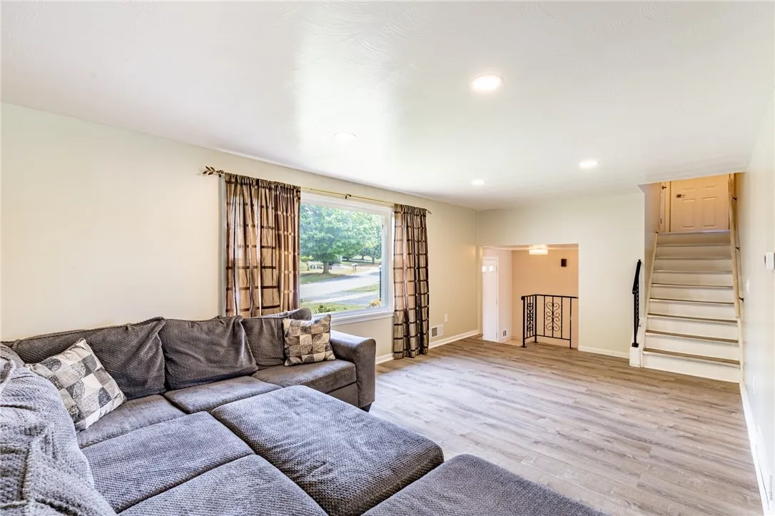 69 Lightwood Lane, Gates, New York 14606, Gates, New York 14606, 5 Bedrooms Bedrooms, 12 Rooms Rooms,2 BathroomsBathrooms,Residential,For Sale,69 Lightwood Lane, Gates, New York 14606,0,R1630495