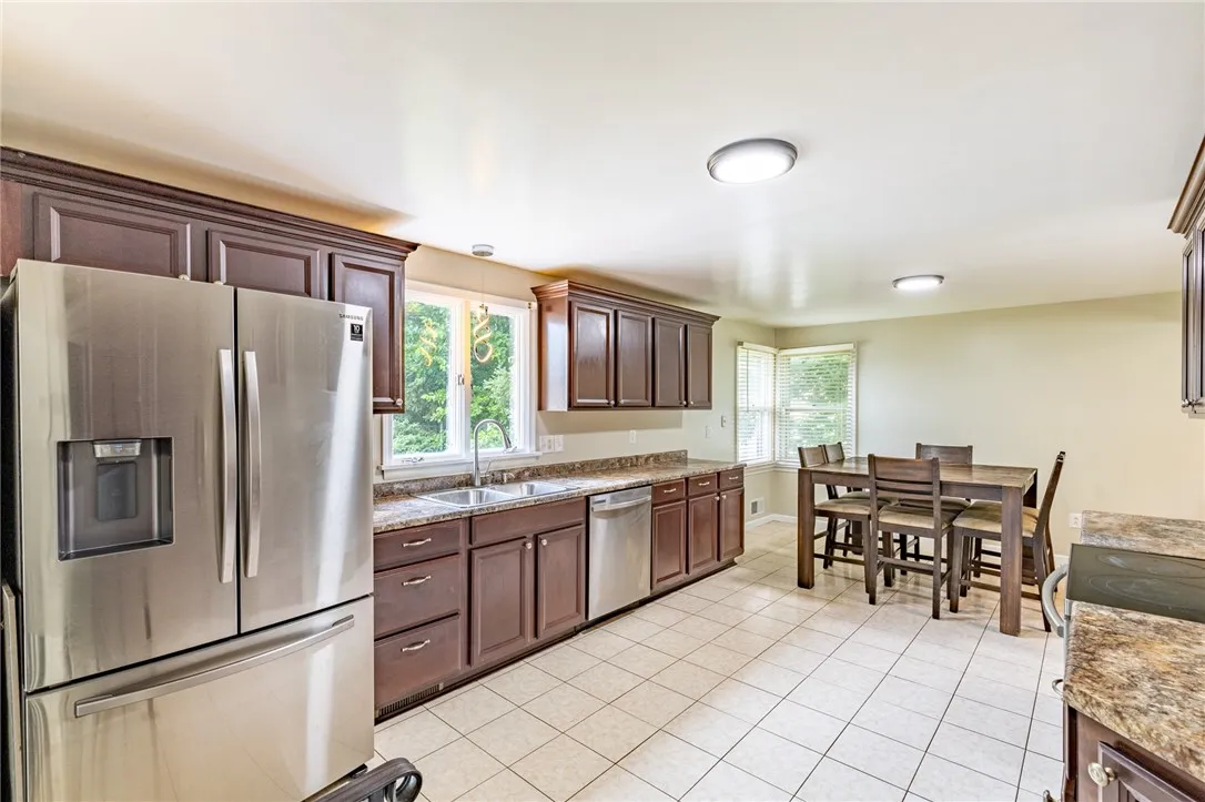 69 Lightwood Lane, Gates, New York 14606, Gates, New York 14606, 5 Bedrooms Bedrooms, 12 Rooms Rooms,2 BathroomsBathrooms,Residential,For Sale,69 Lightwood Lane, Gates, New York 14606,0,R1630495