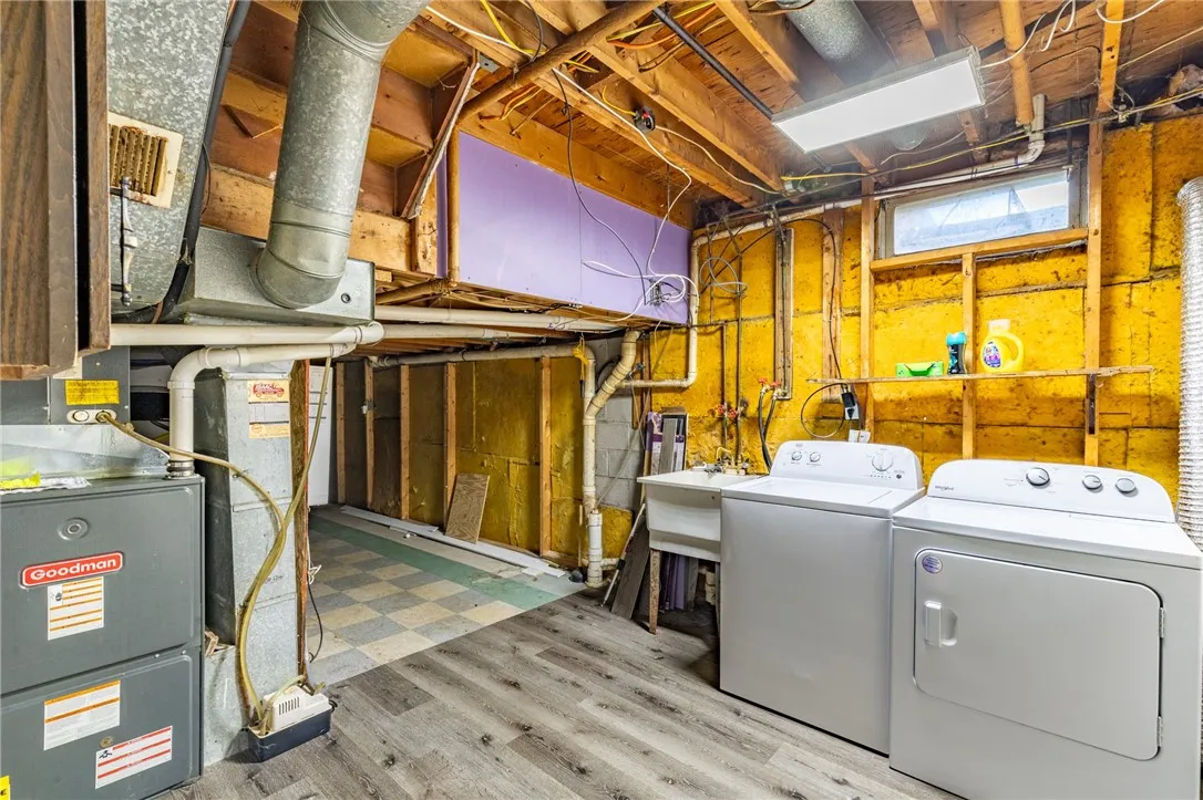 69 Lightwood Lane, Gates, New York 14606, Gates, New York 14606, 5 Bedrooms Bedrooms, 12 Rooms Rooms,2 BathroomsBathrooms,Residential,For Sale,69 Lightwood Lane, Gates, New York 14606,0,R1630495