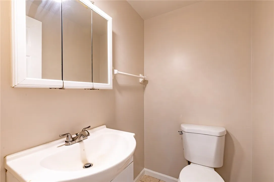 69 Lightwood Lane, Gates, New York 14606, Gates, New York 14606, 5 Bedrooms Bedrooms, 12 Rooms Rooms,2 BathroomsBathrooms,Residential,For Sale,69 Lightwood Lane, Gates, New York 14606,0,R1630495