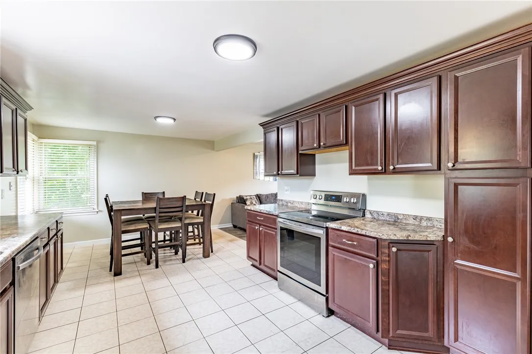 69 Lightwood Lane, Gates, New York 14606, Gates, New York 14606, 5 Bedrooms Bedrooms, 12 Rooms Rooms,2 BathroomsBathrooms,Residential,For Sale,69 Lightwood Lane, Gates, New York 14606,0,R1630495