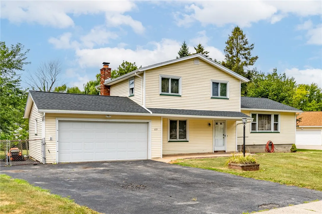 69 Lightwood Lane, Gates, New York 14606, Gates, New York 14606, 5 Bedrooms Bedrooms, 12 Rooms Rooms,2 BathroomsBathrooms,Residential,For Sale,69 Lightwood Lane, Gates, New York 14606,0,R1630495