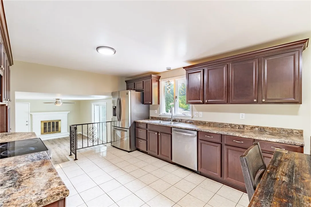 69 Lightwood Lane, Gates, New York 14606, Gates, New York 14606, 5 Bedrooms Bedrooms, 12 Rooms Rooms,2 BathroomsBathrooms,Residential,For Sale,69 Lightwood Lane, Gates, New York 14606,0,R1630495