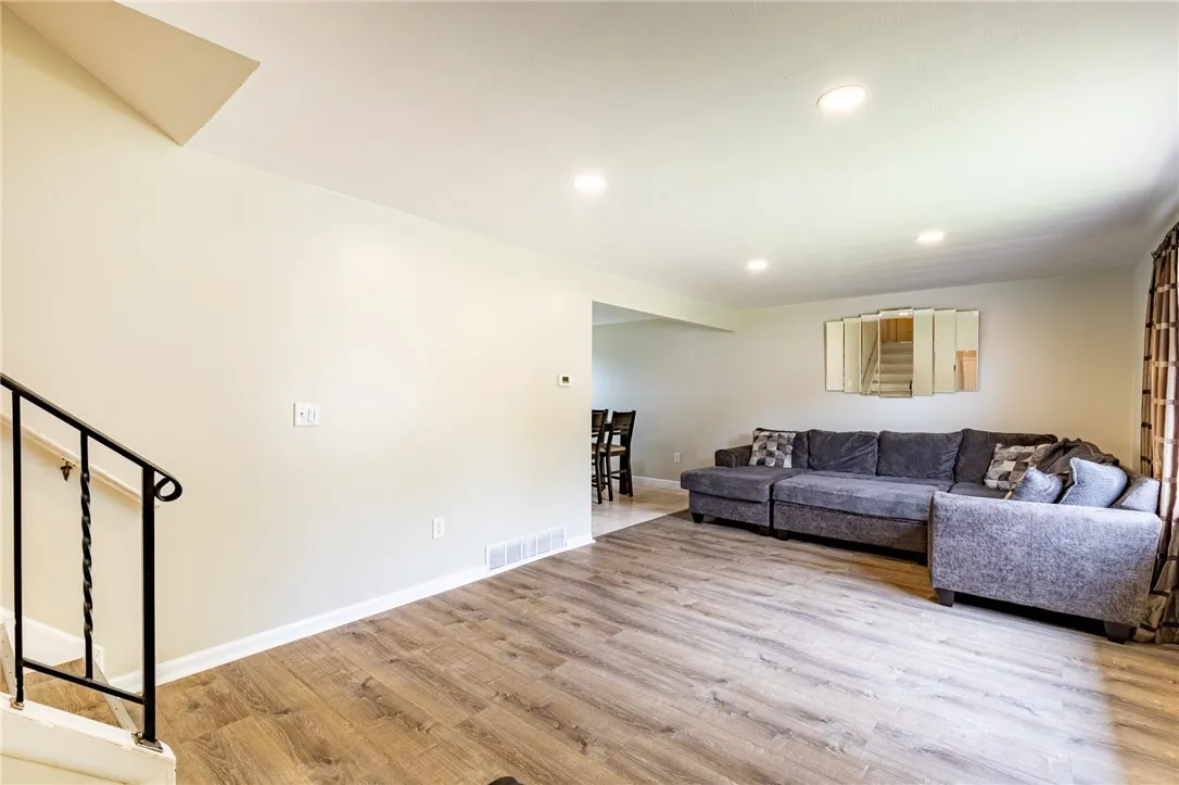 69 Lightwood Lane, Gates, New York 14606, Gates, New York 14606, 5 Bedrooms Bedrooms, 12 Rooms Rooms,2 BathroomsBathrooms,Residential,For Sale,69 Lightwood Lane, Gates, New York 14606,0,R1630495