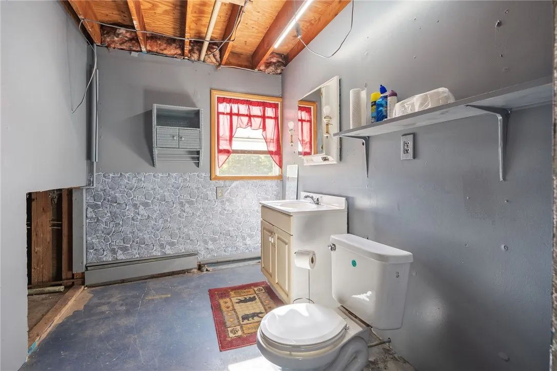 Half bath, walkout basement