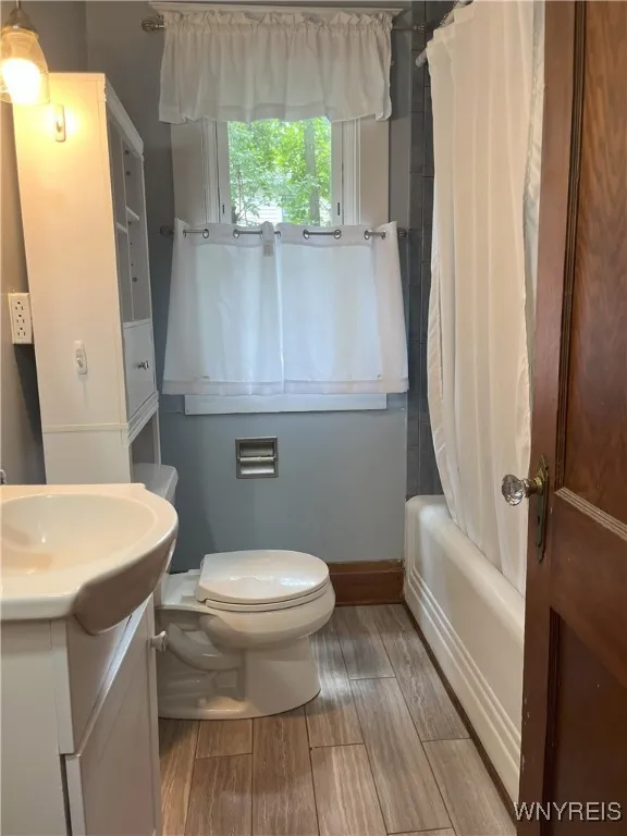 1st flr bathroom