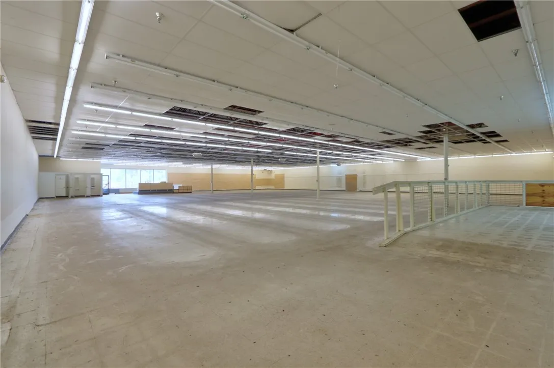 2109 Us Route 20, Seneca Falls, New York 13148, Seneca Falls, New York 13148, ,Commercial Lease,For Rent,2109 Us Route 20, Seneca Falls, New York 13148,R1628970