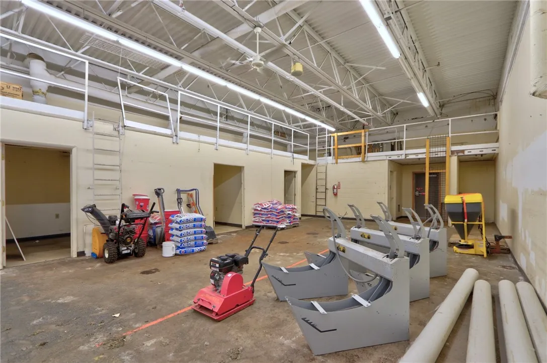 2109 Us Route 20, Seneca Falls, New York 13148, Seneca Falls, New York 13148, ,Commercial Lease,For Rent,2109 Us Route 20, Seneca Falls, New York 13148,R1628970
