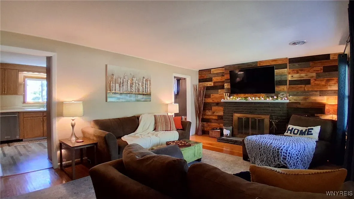 1894 Harvey Road, Grand Island, New York 14072, Grand Island, New York 14072, 3 Bedrooms Bedrooms, 6 Rooms Rooms,1 BathroomBathrooms,Residential,For Sale,1894 Harvey Road, Grand Island, New York 14072,B1631763