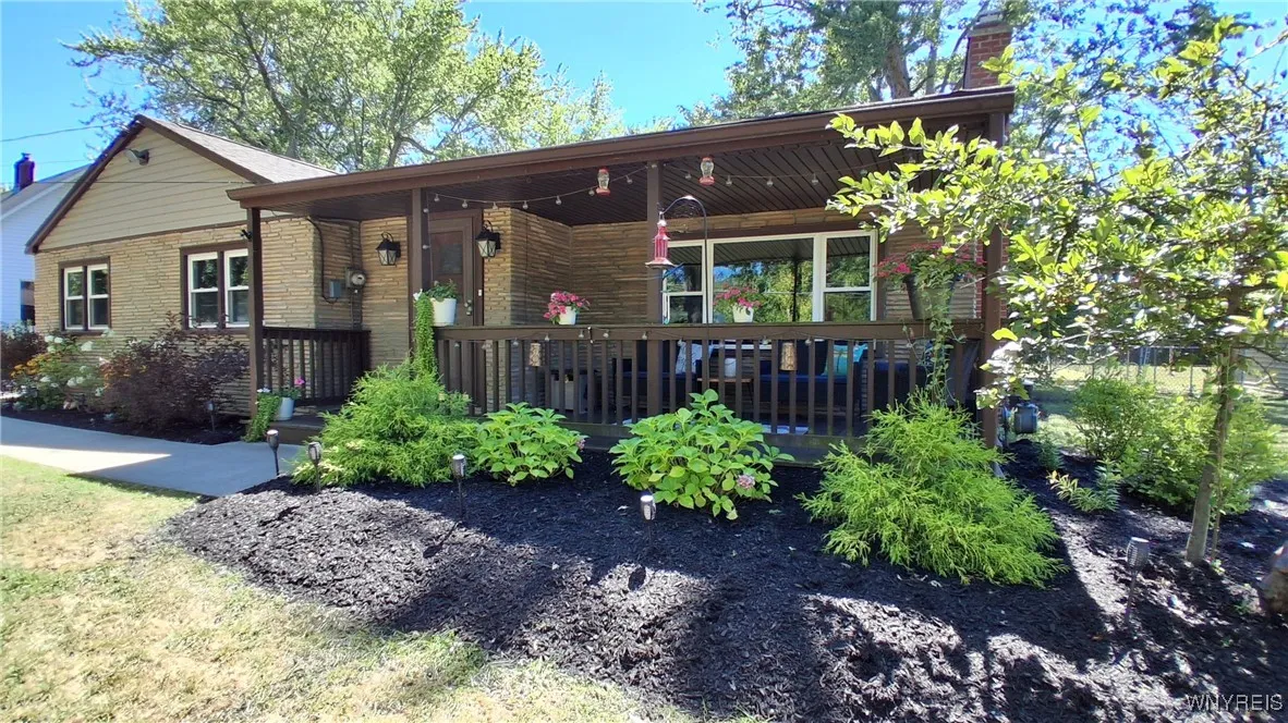 1894 Harvey Road, Grand Island, New York 14072, Grand Island, New York 14072, 3 Bedrooms Bedrooms, 6 Rooms Rooms,1 BathroomBathrooms,Residential,For Sale,1894 Harvey Road, Grand Island, New York 14072,B1631763