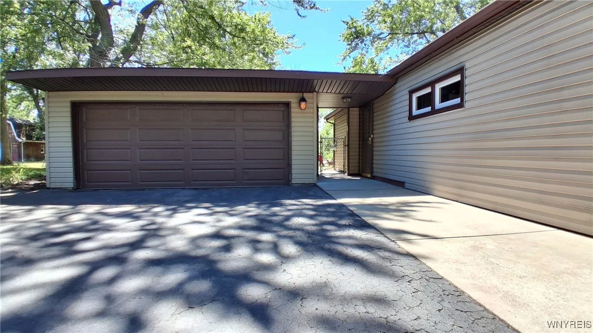 1894 Harvey Road, Grand Island, New York 14072, Grand Island, New York 14072, 3 Bedrooms Bedrooms, 6 Rooms Rooms,1 BathroomBathrooms,Residential,For Sale,1894 Harvey Road, Grand Island, New York 14072,B1631763
