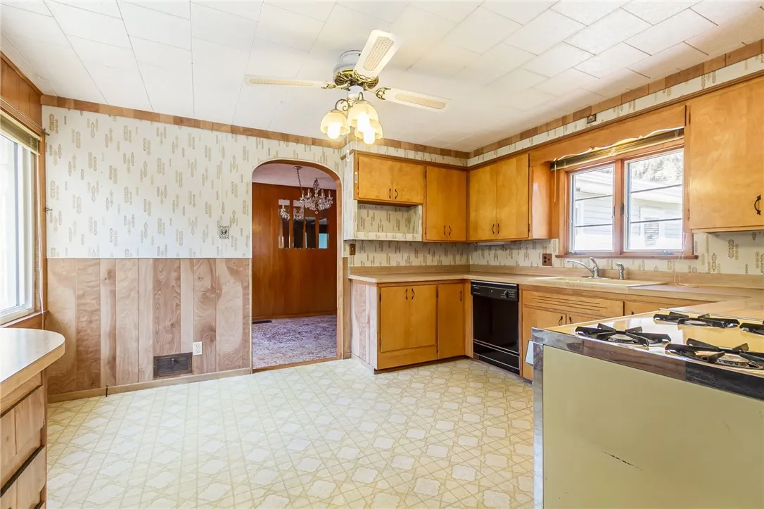 35 Coville St, Victor, New York 14564, Victor, New York 14564, 3 Bedrooms Bedrooms, 8 Rooms Rooms,1 BathroomBathrooms,Residential,Closed,35 Coville St, Victor, New York 14564,0,R1631801