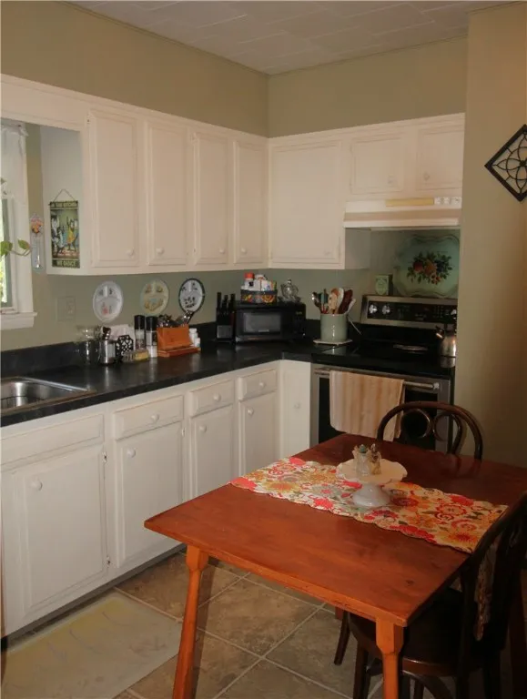 room for a table in the kitchen