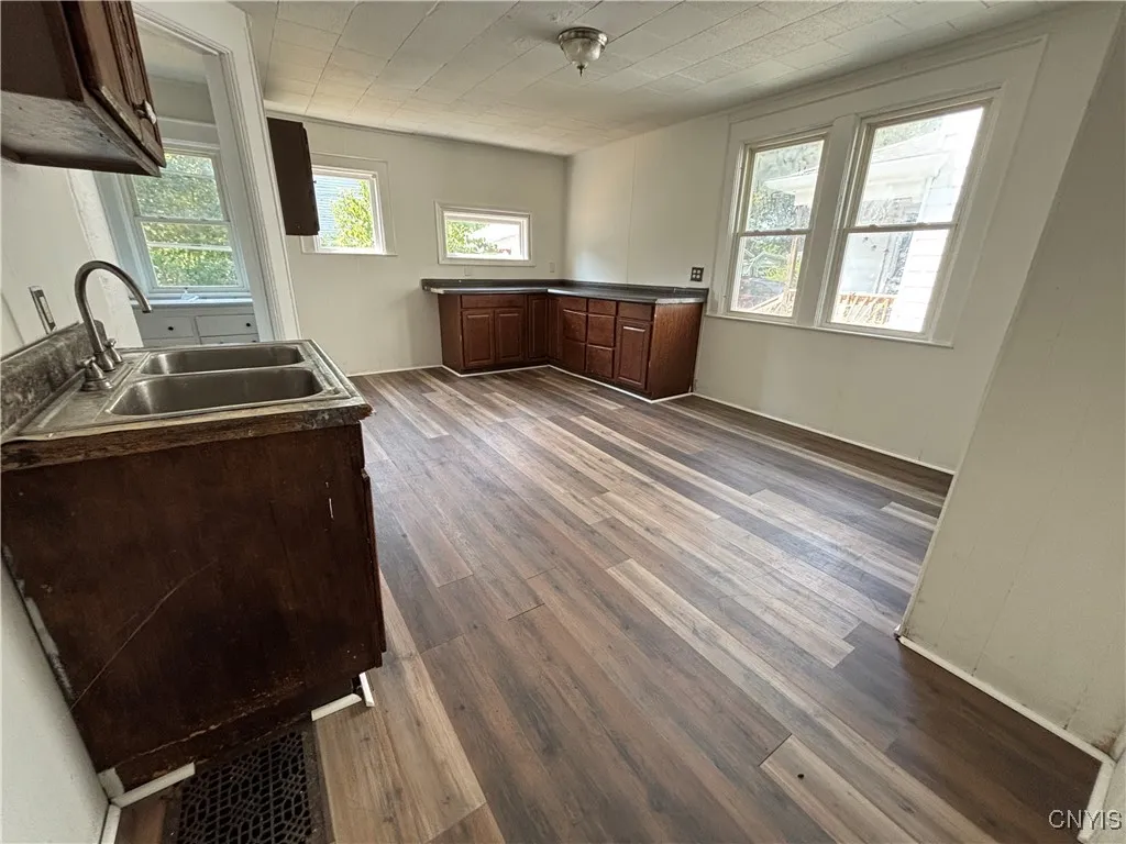 1330 Midland Avenue, Syracuse, New York 13205, Syracuse, New York 13205, 4 Bedrooms Bedrooms, 8 Rooms Rooms,1 BathroomBathrooms,Residential,Closed,1330 Midland Avenue, Syracuse, New York 13205,0,S1631851