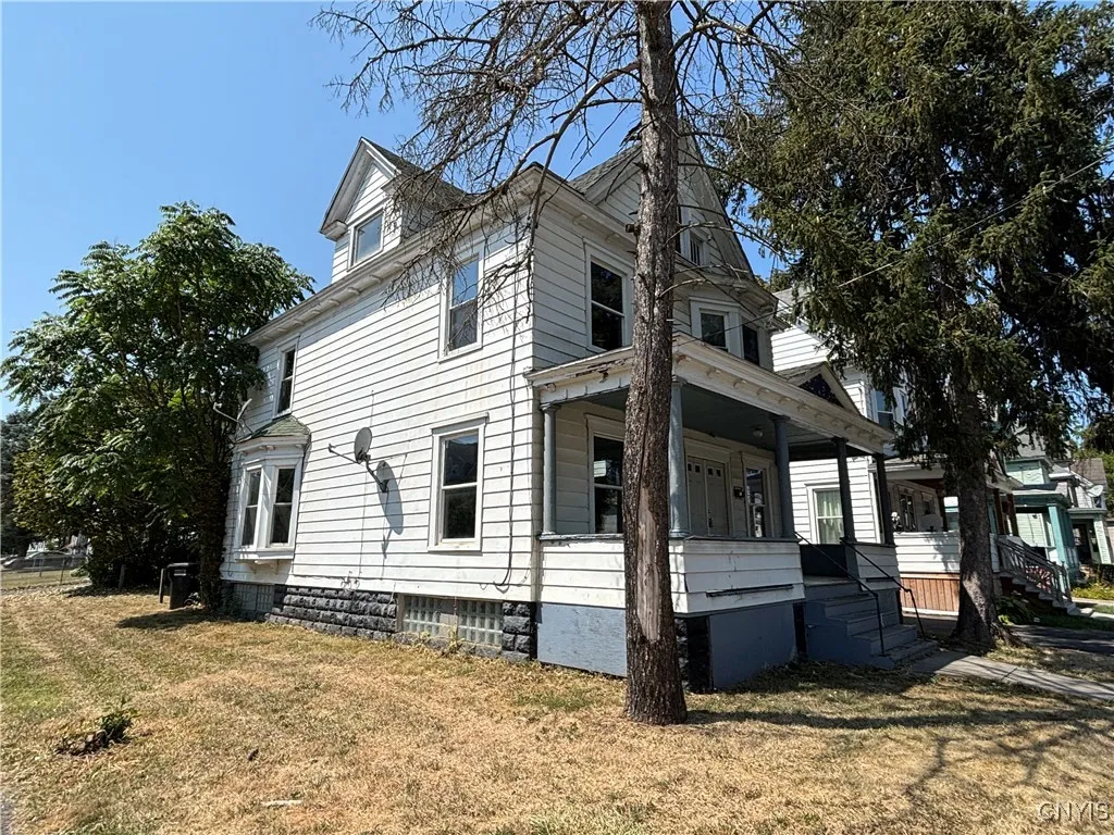 1330 Midland Avenue, Syracuse, New York 13205, Syracuse, New York 13205, 4 Bedrooms Bedrooms, 8 Rooms Rooms,1 BathroomBathrooms,Residential,Closed,1330 Midland Avenue, Syracuse, New York 13205,0,S1631851