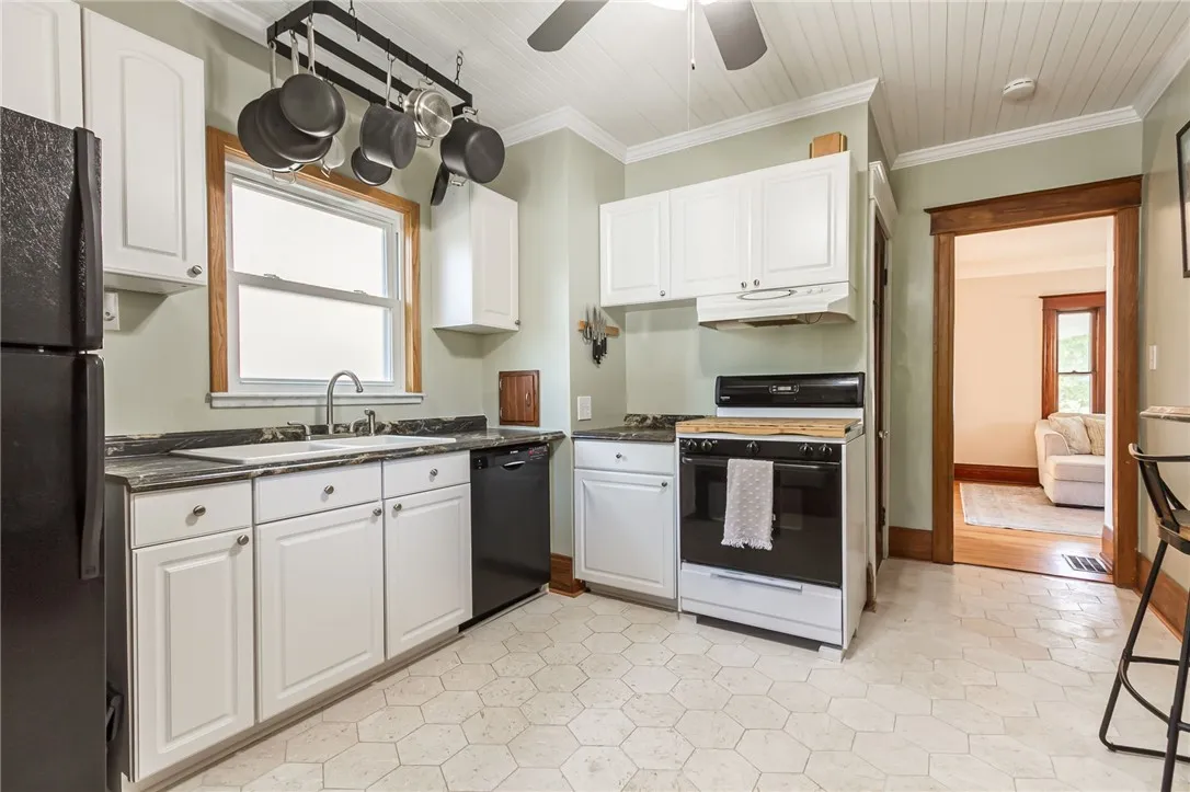 610 Hazelwood, Rochester, New York 14609, Rochester, New York 14609, 3 Bedrooms Bedrooms, 6 Rooms Rooms,1 BathroomBathrooms,Residential,Closed,610 Hazelwood, Rochester, New York 14609,0,R1631588