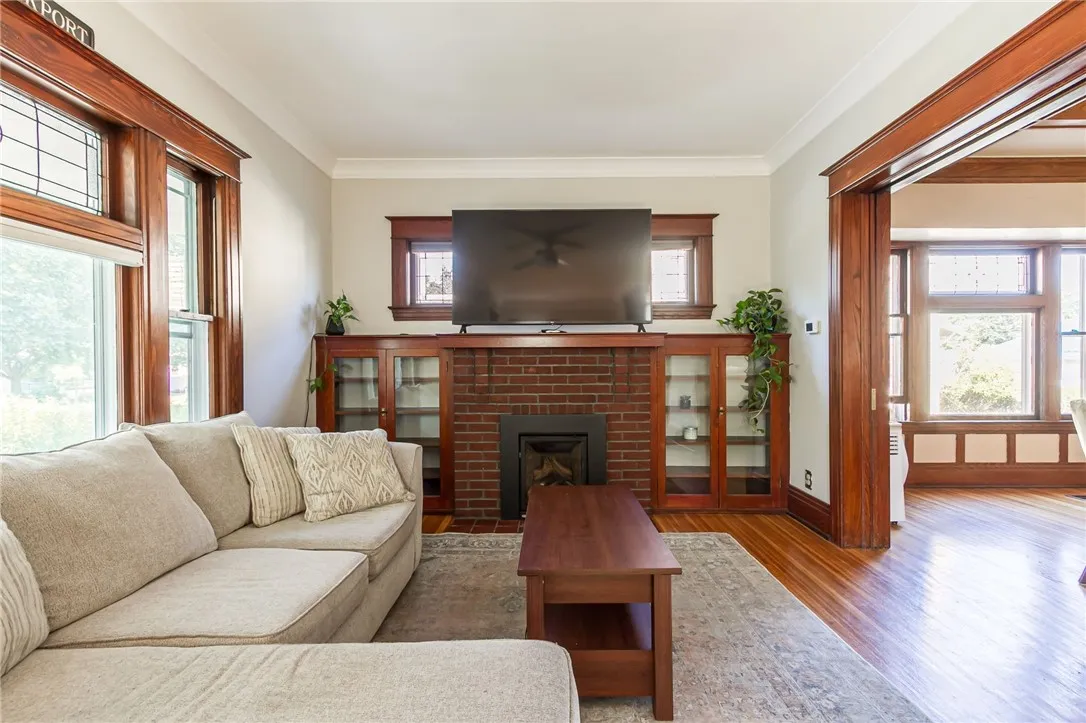 610 Hazelwood, Rochester, New York 14609, Rochester, New York 14609, 3 Bedrooms Bedrooms, 6 Rooms Rooms,1 BathroomBathrooms,Residential,Closed,610 Hazelwood, Rochester, New York 14609,0,R1631588