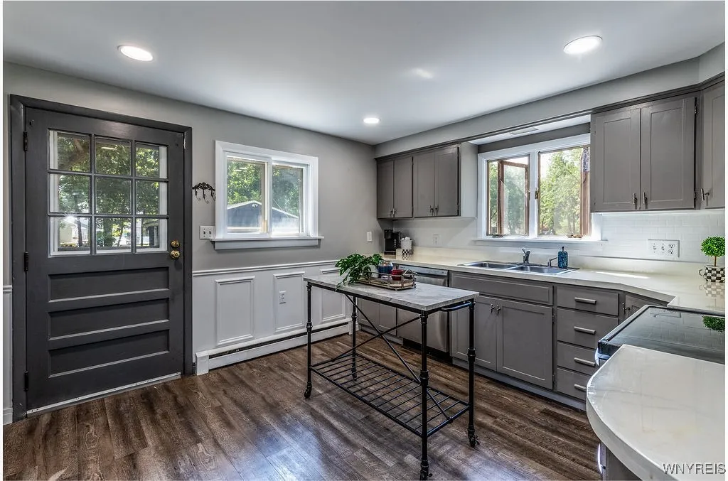 4651 Overlook Drive, Clarence, New York 14221, Clarence, New York 14221, 3 Bedrooms Bedrooms, 8 Rooms Rooms,2 BathroomsBathrooms,Residential,For Sale,4651 Overlook Drive, Clarence, New York 14221,B1629272