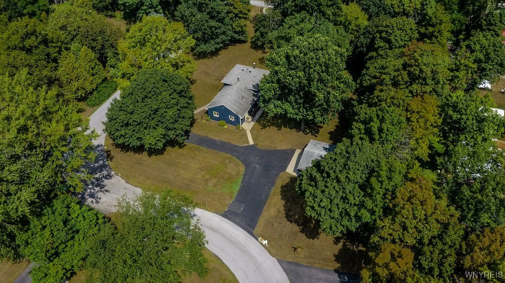 4651 Overlook Drive, Clarence, New York 14221, Clarence, New York 14221, 3 Bedrooms Bedrooms, 8 Rooms Rooms,2 BathroomsBathrooms,Residential,For Sale,4651 Overlook Drive, Clarence, New York 14221,B1629272