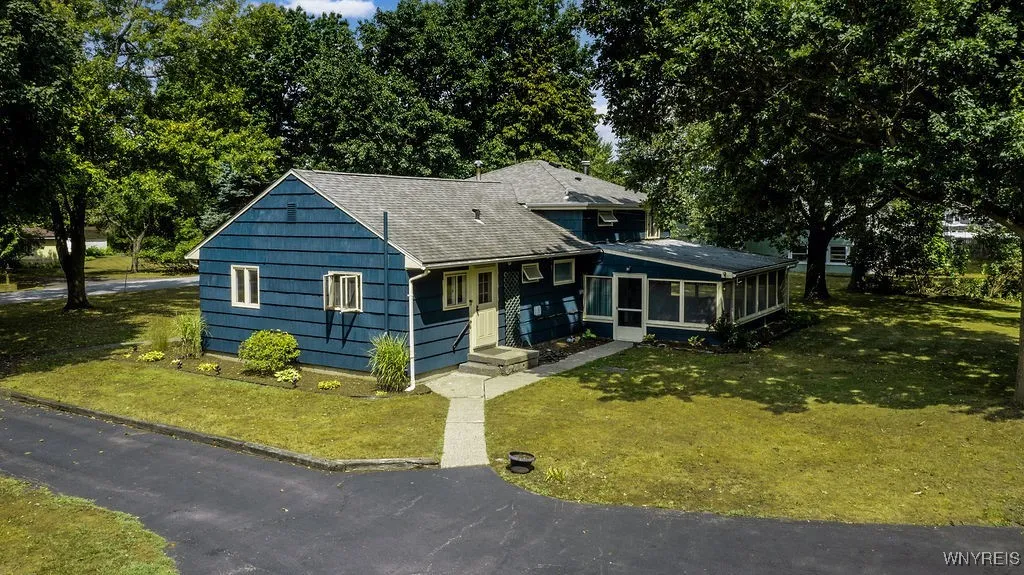4651 Overlook Drive, Clarence, New York 14221, Clarence, New York 14221, 3 Bedrooms Bedrooms, 8 Rooms Rooms,2 BathroomsBathrooms,Residential,For Sale,4651 Overlook Drive, Clarence, New York 14221,B1629272