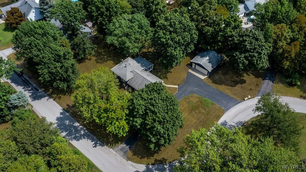 4651 Overlook Drive, Clarence, New York 14221, Clarence, New York 14221, 3 Bedrooms Bedrooms, 8 Rooms Rooms,2 BathroomsBathrooms,Residential,For Sale,4651 Overlook Drive, Clarence, New York 14221,B1629272