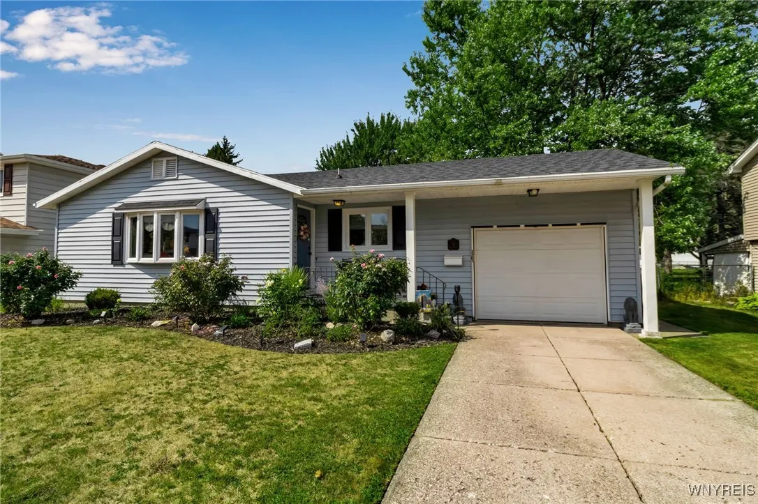 76 Sunshine Drive, Amherst, New York 14228, Amherst, New York 14228, 3 Bedrooms Bedrooms, 6 Rooms Rooms,1 BathroomBathrooms,Residential,Closed,76 Sunshine Drive, Amherst, New York 14228,0,B1631439