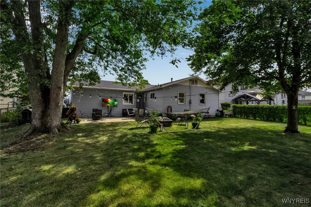 76 Sunshine Drive, Amherst, New York 14228, Amherst, New York 14228, 3 Bedrooms Bedrooms, 6 Rooms Rooms,1 BathroomBathrooms,Residential,For Sale,76 Sunshine Drive, Amherst, New York 14228,0,B1631439