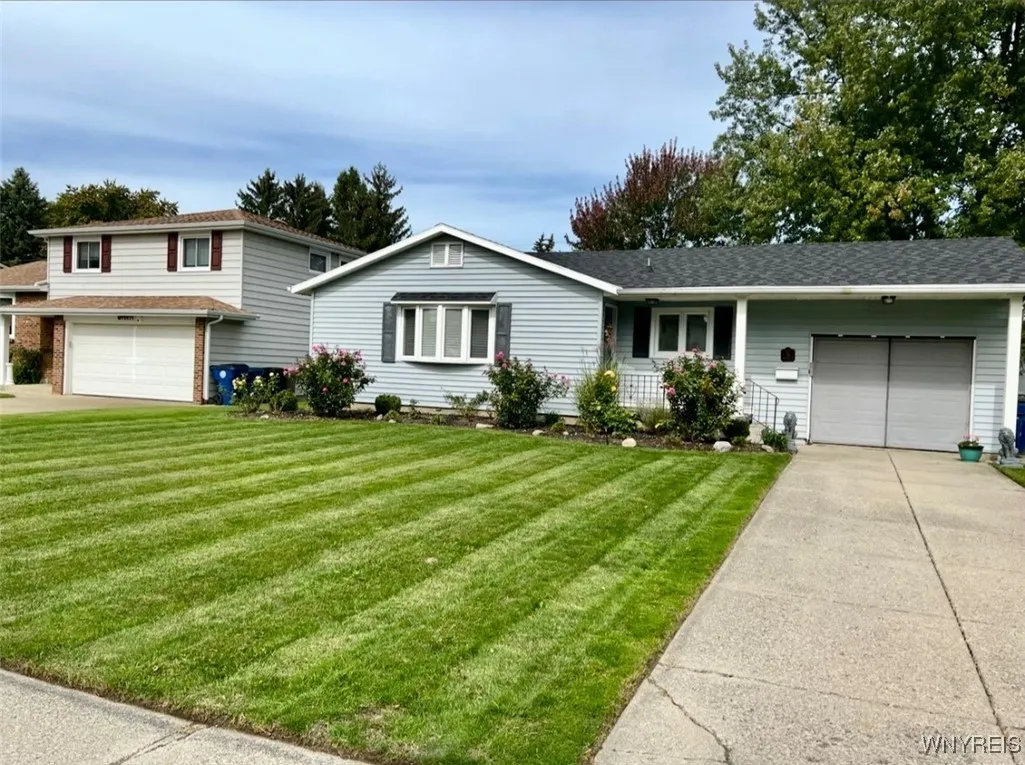 76 Sunshine Drive, Amherst, New York 14228, Amherst, New York 14228, 3 Bedrooms Bedrooms, 6 Rooms Rooms,1 BathroomBathrooms,Residential,For Sale,76 Sunshine Drive, Amherst, New York 14228,0,B1631439